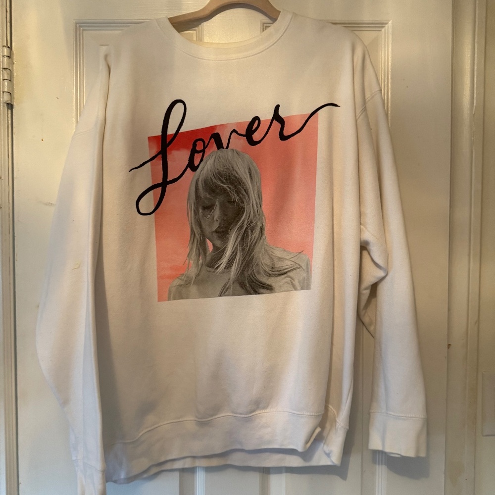 TAYLOR SWIFT LOVER SWEATSHIRT